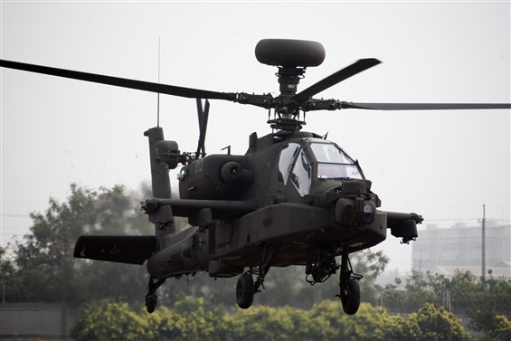 Индия подписала контракты на закупку вертолетов Apache и Chinook