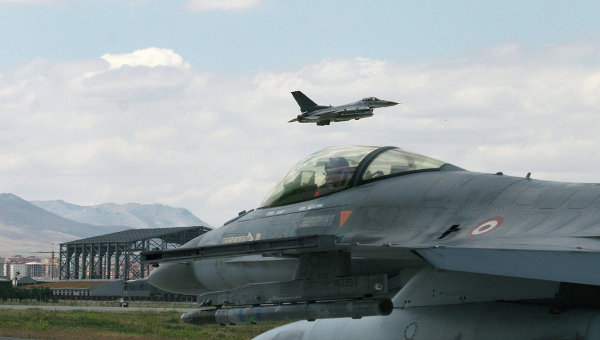 двадцать самолетов ВВС Турции нарушили границы Греции