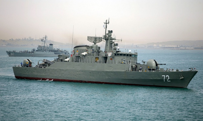Иран задержал два судна ВМС США