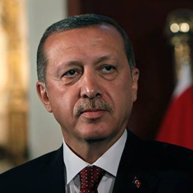 Эрдоган заявил, что Турция и дальше будет стрелять в сирийских курдов.
