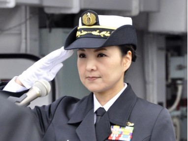 Женщина впервые стала командиром японского эсминца