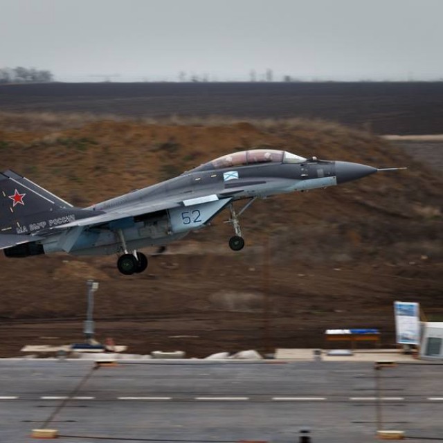 Новые российские корабельные истребители МиГ-29КУБР приступили к полетам в Ейске
