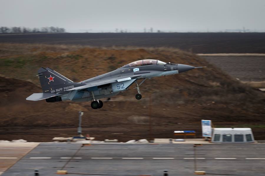 Новые российские корабельные истребители МиГ-29КУБР приступили к полетам в Ейске