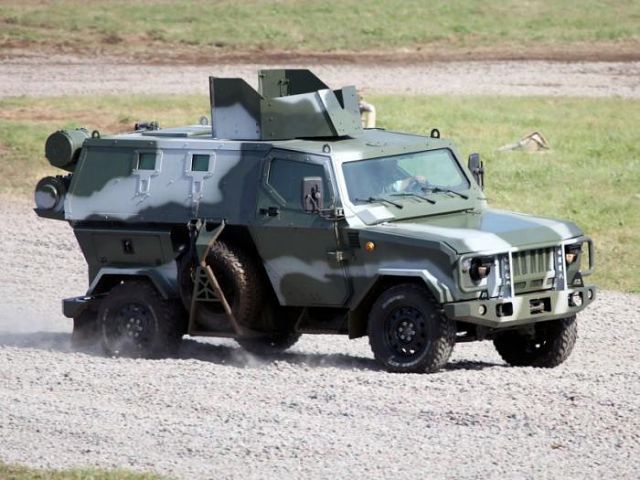 Появилось видео испытания бронеавтомобилей «Скорпион ЛША-2Б» на стойкость к затеканию напалма