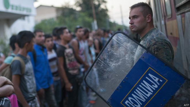 В Греции бунтуют мигранты. Как Афинам пресечь многотысячный наплыв «беженцев»?