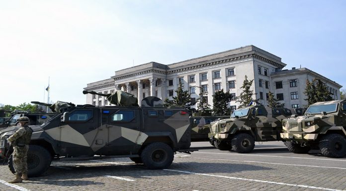 В Одессу прибыла дополнительная бронетехника с боевыми подразделениями Нацгвардии