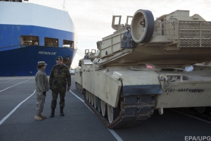 Немецкие СМИ рассказали подробности переброски американской бронетехники: "США выгружают танки для войны с Россией"
