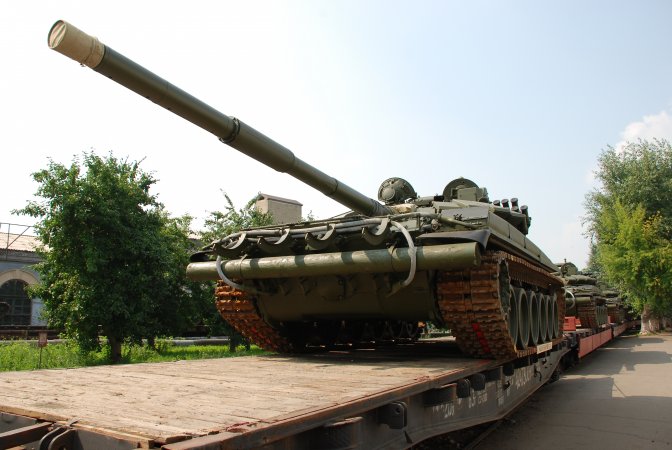 В Подмосковье военные получили новейшие танки Т-72Б3
