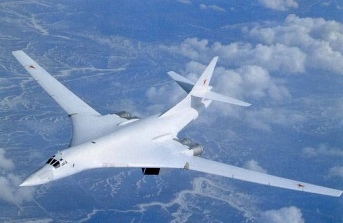 Новый ракетоносец Ту-160 получил имя Петра Дейнекина