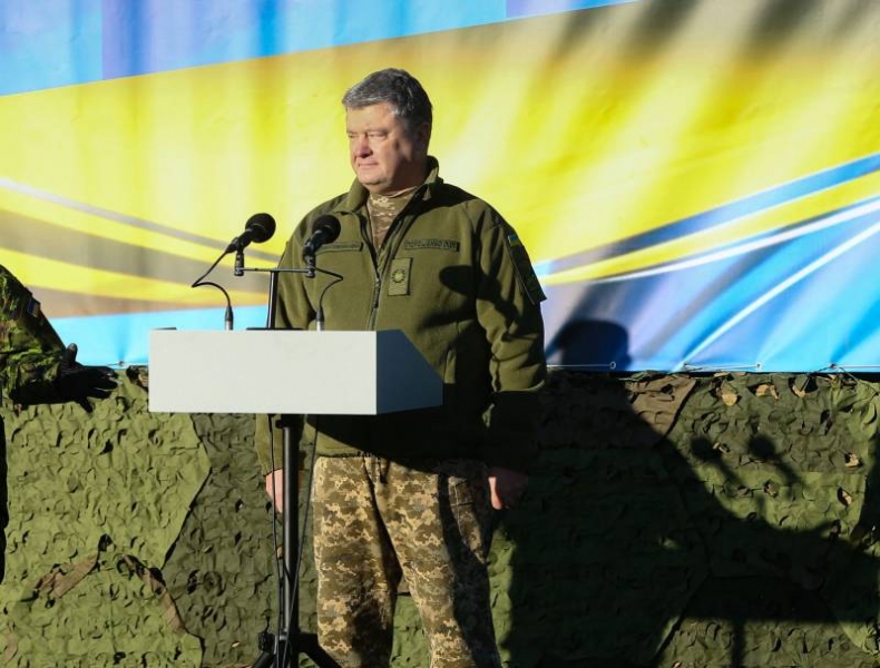 Порошенко обсудил с Волкером введение в Донбасс миротворцев ООН