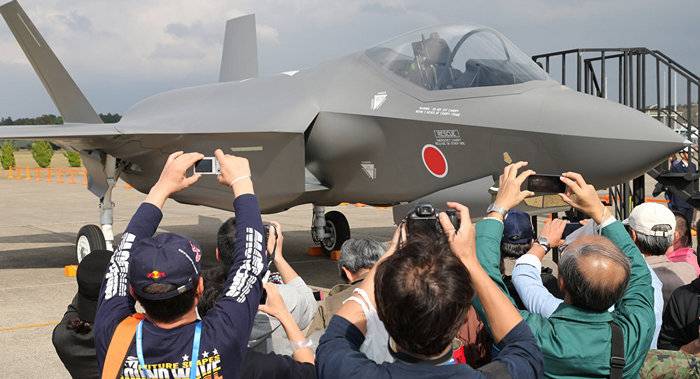 Первый боевой самолет F-35A поступил на вооружение ВВС Японии