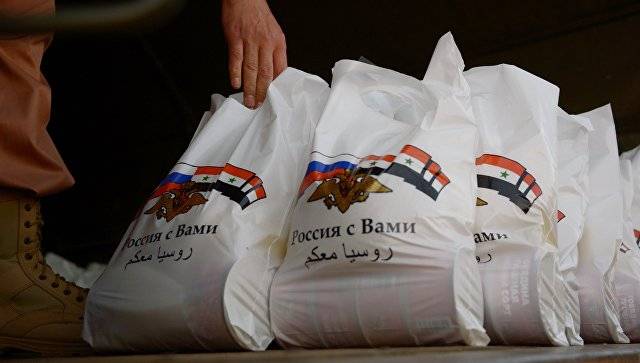 Российские военные доставили на запад Сирии несколько тонн гуманитарной помощи