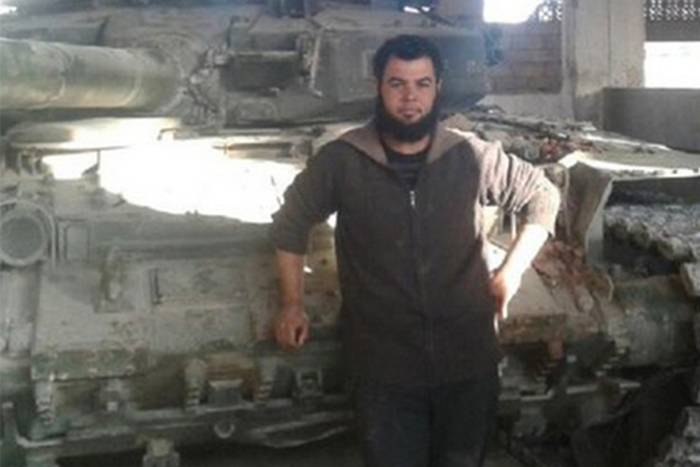 Террористы похвастались фотографиями и лишились захваченных танков