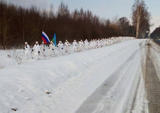 Десантники из РФ и Беларуси совершили встречный лыжный поход в честь столетия Красной Армии
