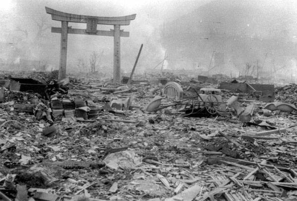 Хибакуся - США: Вам мало Хиросимы и Нагасаки?