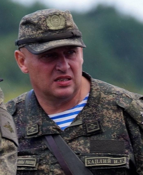 Командующий ВДВ представил личному составу Псковской ДШД нового командира соединения
