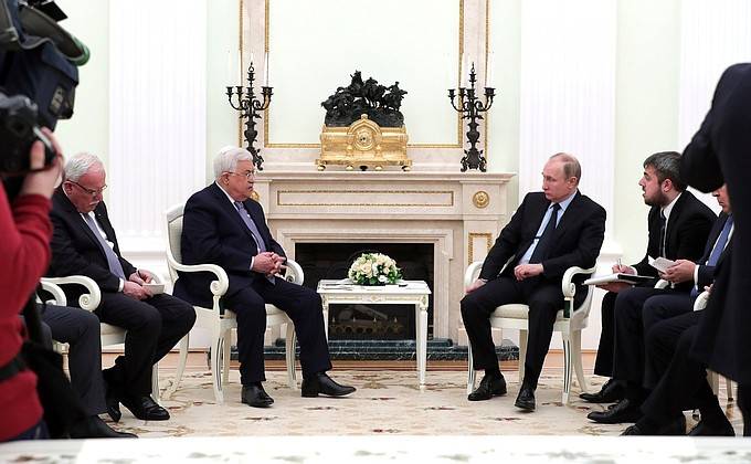 Аббас на встрече с Путиным: Палестина отказывается от посредничества США