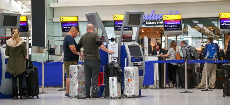 Обвиняемый в терроризме, грабежах и насилии сумел устроиться на работу в аэропорт Хитроу
