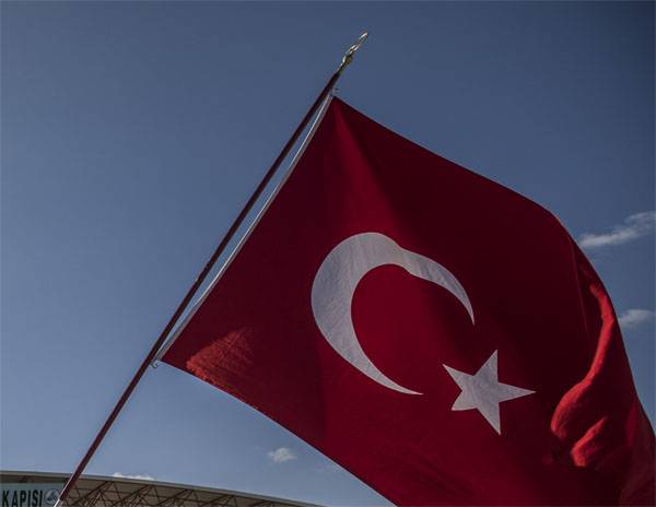 В Турции потерпел крушение военный тренировочный самолёт