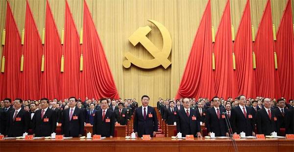 Китайские чиновники будут присягать на верность со словами о "великом социалистическом государстве"