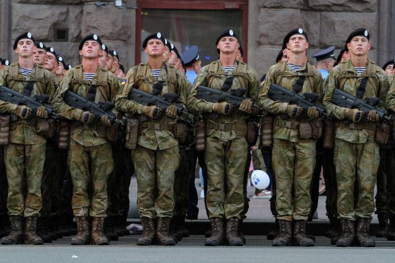 Канада планирует вооружить украинскую армию новыми автоматами