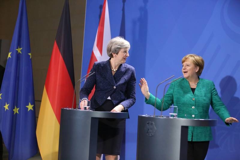 Мэй и Меркель договорились вместе противостоять «российской агрессии»
