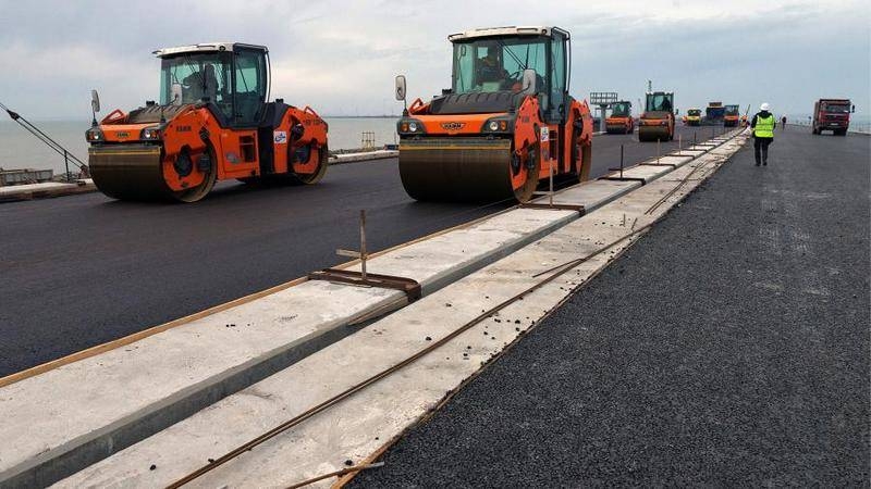 Минтранс рассказал о вводе движения по автодорожной части Крымского моста