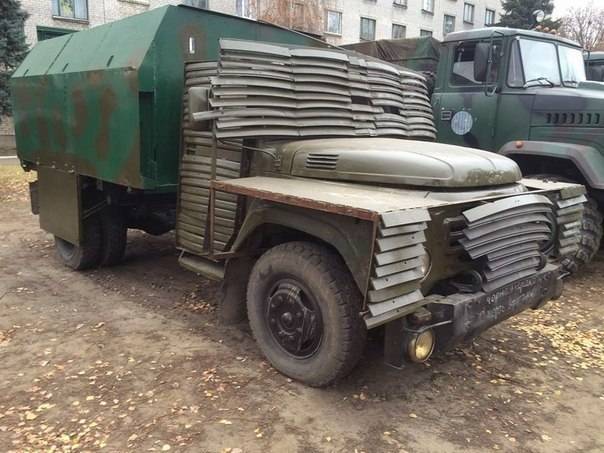 Под Житомиром обнаружены десятки украденных у ВСУ бронемашин и автомобилей