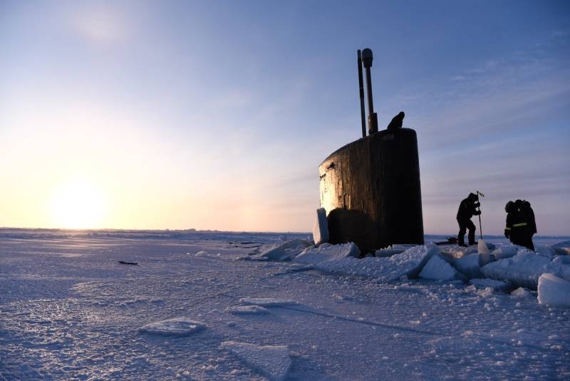 Арктические льды не дают субмарине Hartford ВМС США нанести "имитационный" ракетный удар