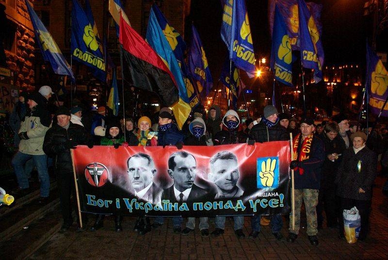 В Раде предложили черно-красный флаг УПА* приравнять к государственному флагу Украины