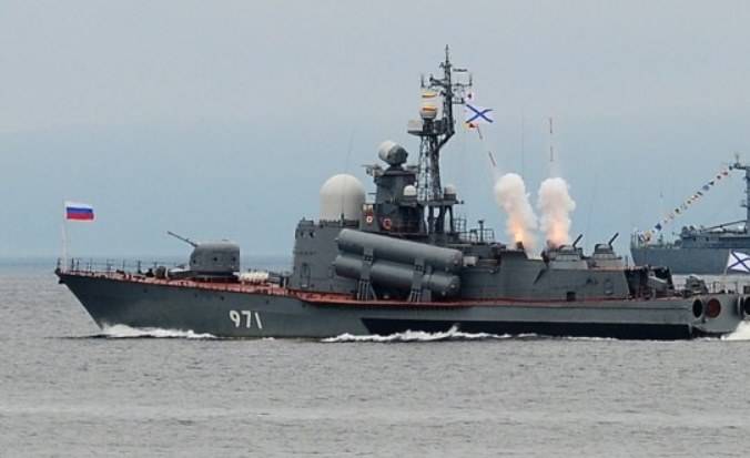 Морская бригада взяла под охрану черноморских газодобытчиков
