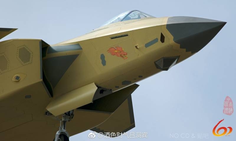 Эксперт: китайский J-20 лучше российского Су-57