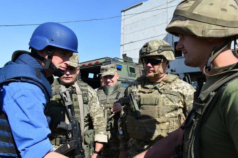 Поражён стойкостью солдат ВСУ. Министр обороны Британии посетил Донбасс