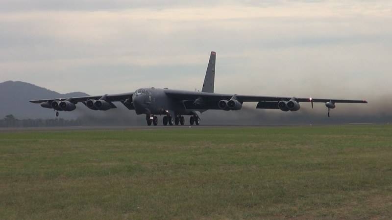 Из-за России или Сирии? США перебросили в Европу два стратега В-52Н