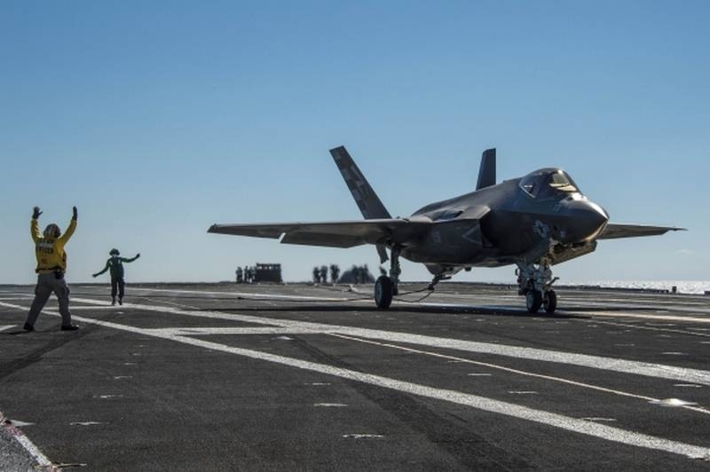 Очень дорогая заправка. F-35 "дозаправился" на 2 млн. долларов