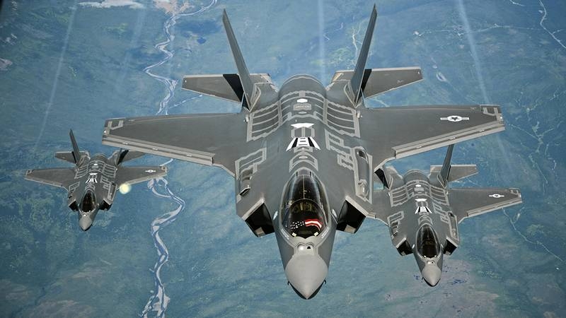 СМИ: Перенос испытаний F-35 связан с российскими С-300