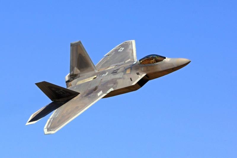 США: На поставку С-300 ответят F-22 Raptor