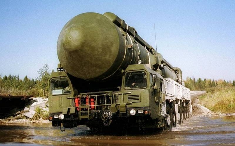 Минобороны РФ продлит сроки эксплуатации "Воеводы" и "Тополь-М"