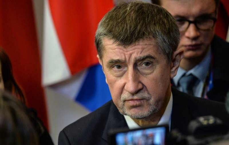 Премьер Чехии: часть военных расходов нужно направить беднякам