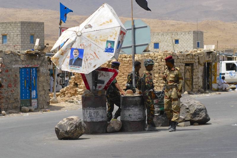 Хуситов обвинили в минировании морских подходов к Суэцкому каналу