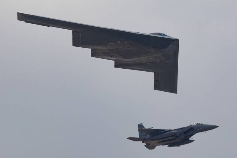 Бомбардировщик В-2 ВВС США протестировали с новой ядерной бомбой