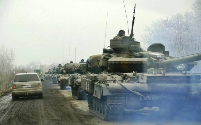 Киев перебросил в Донбасс эшелоны с танками, РСЗО и гаубицами