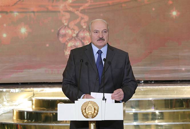 Лукашенко заявил, что Белоруссию будут пробовать на зуб