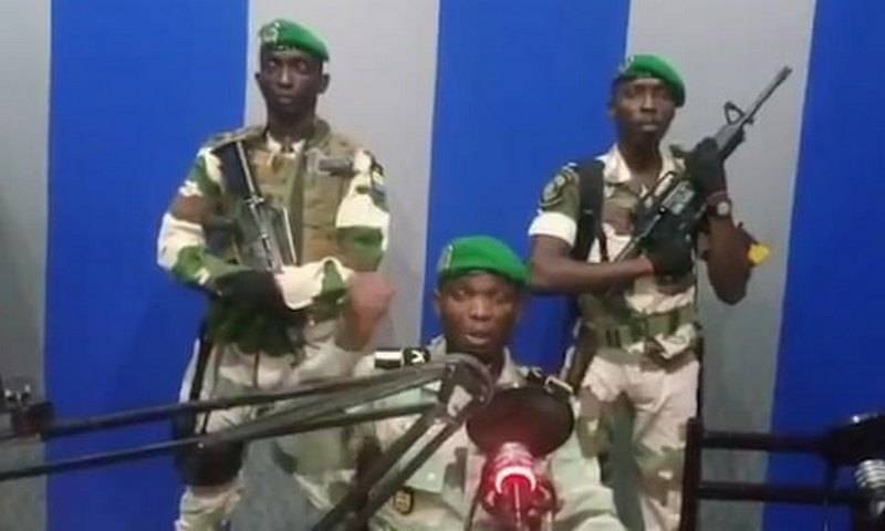 В африканском Габоне группа военных объявила о перевороте