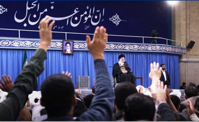 Иранский лидер назвал руководство США «первоклассными идиотами»
