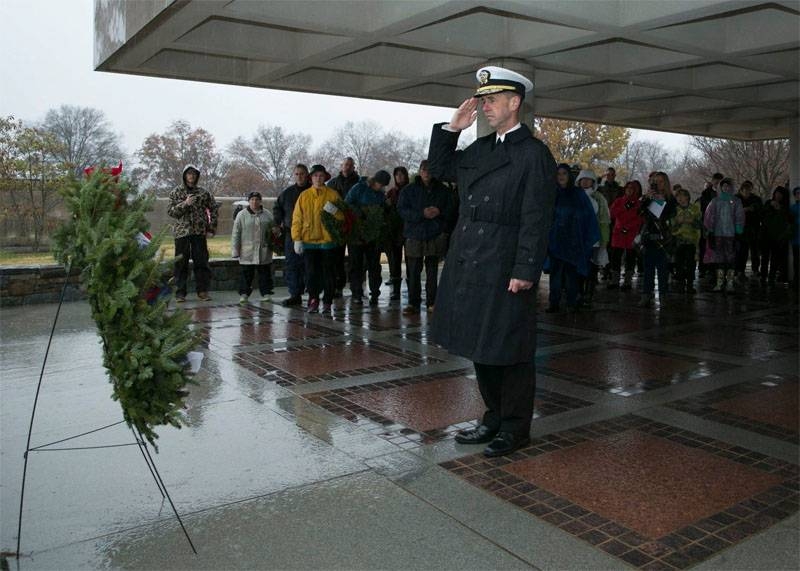 Адмирал ВМС США призвал "к наступлению" на Россию и Китай