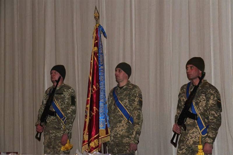 На Украине высмеяли 72-ю омбр за внешний вид на церемонии награждения