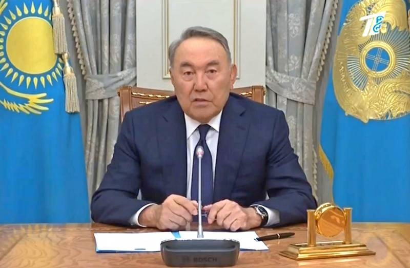 Назарбаев объявил об уходе в отставку и назвал преемника