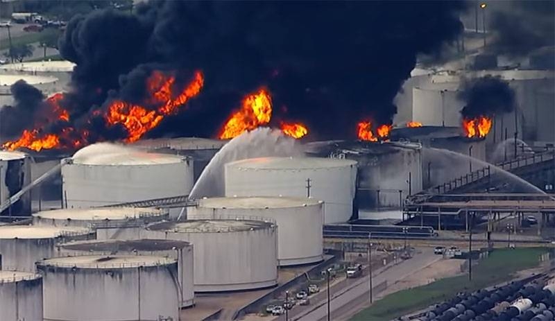В США проверят безопасность нефтехранилищ из-за пожара на Intercontinental