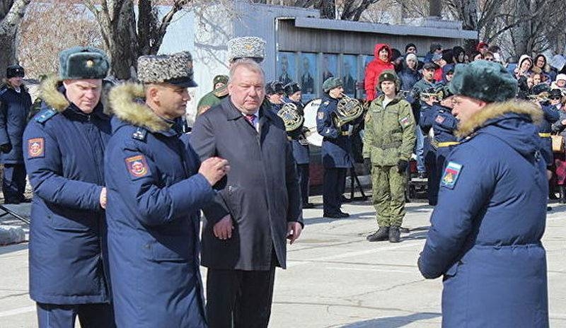 Убитый Тымчуком в Сирии полковник Омаров вручил награды бойцам в Тольятти